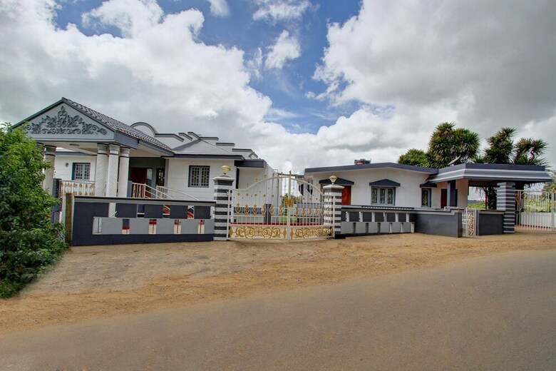 Hotel Oyo 22924 Gv Residency