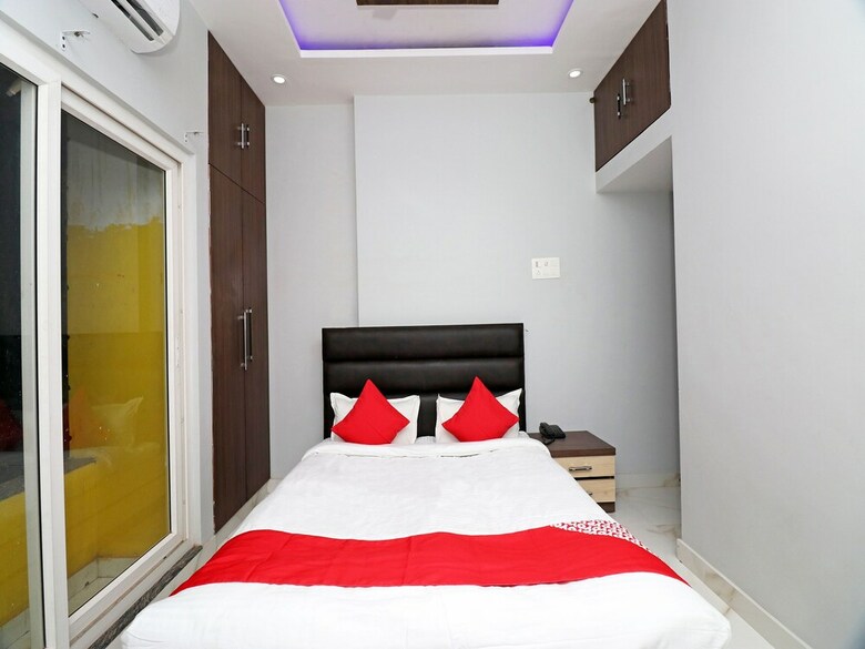 Oyo 23416 Maharaja Hotel