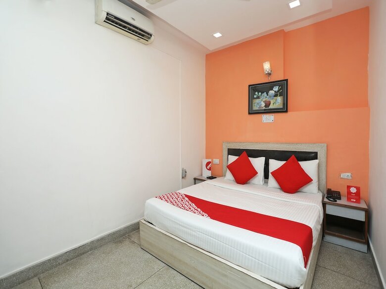 Hotel Oyo 14908 Chirag Residency