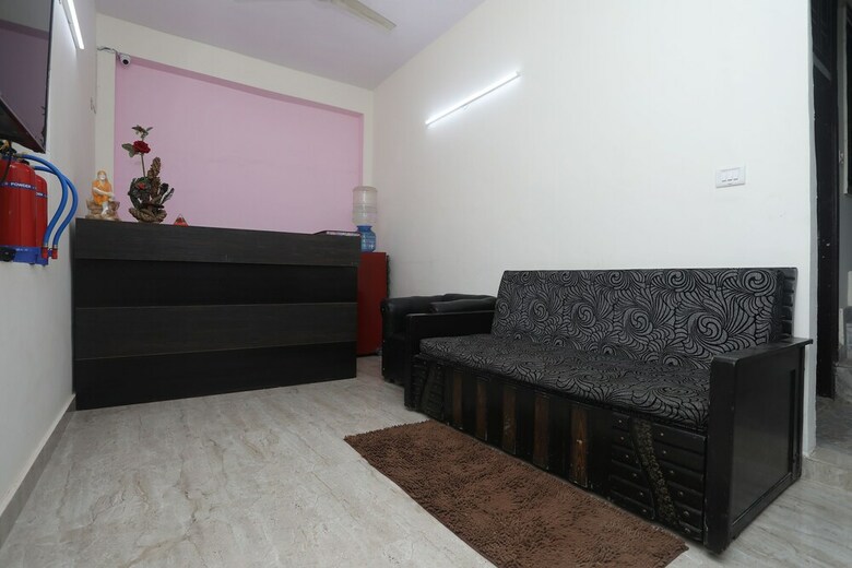 Hotel Oyo 19999 D M Residency