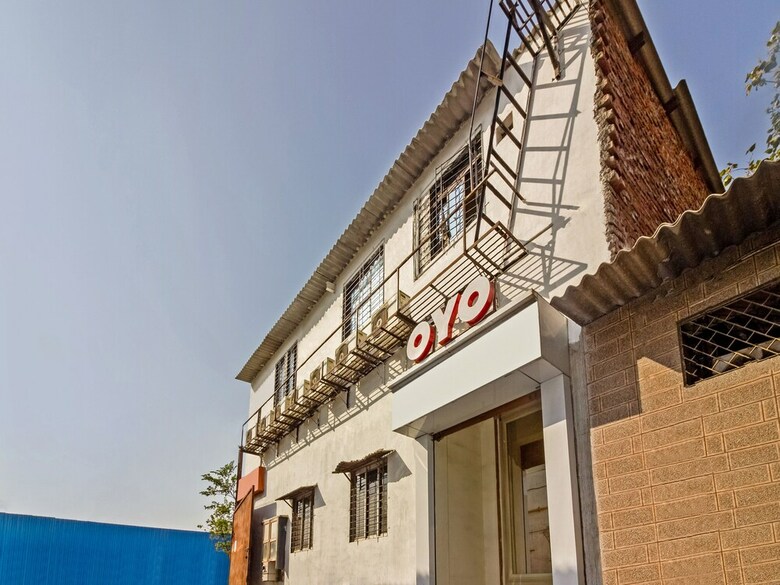 Oyo 24416 The United Hotel