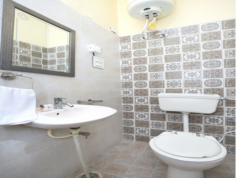 Hotel Oyo 17330 Onkar Residency