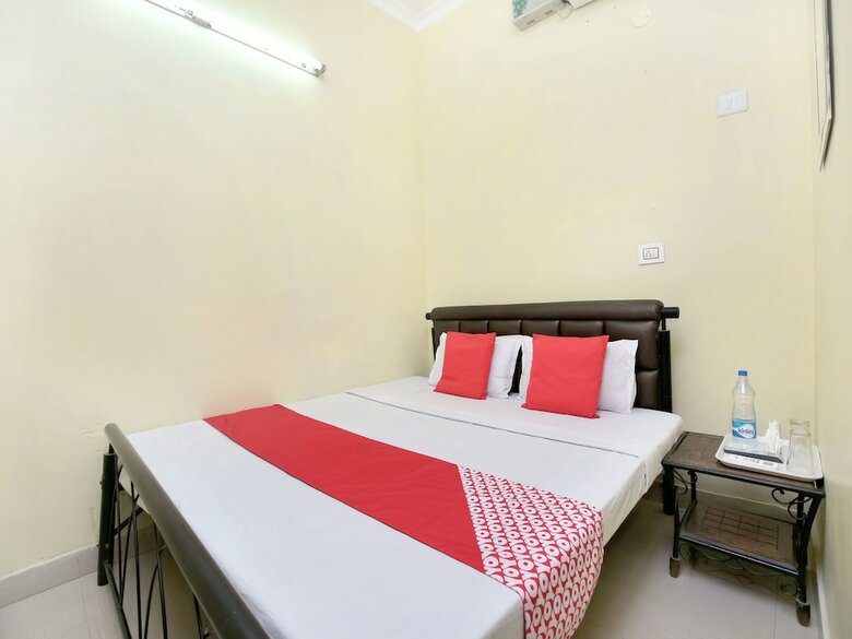 Hotel Oyo 17330 Onkar Residency