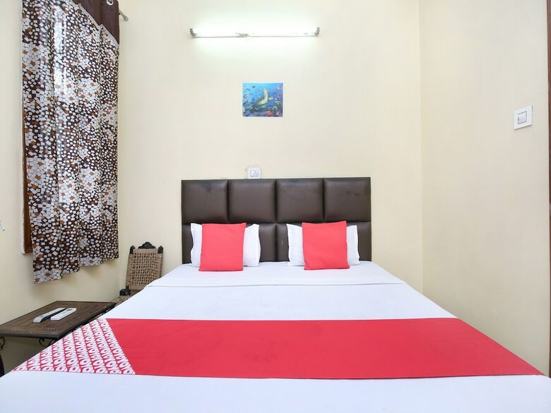 Hotel Oyo 17330 Onkar Residency