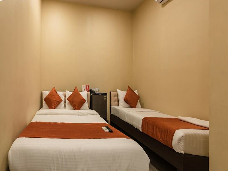Oyo 5661 Hotel Ak Palace