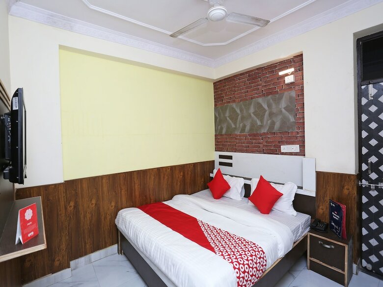 Oyo 15994 Hotel Bullet Inn & Lounge