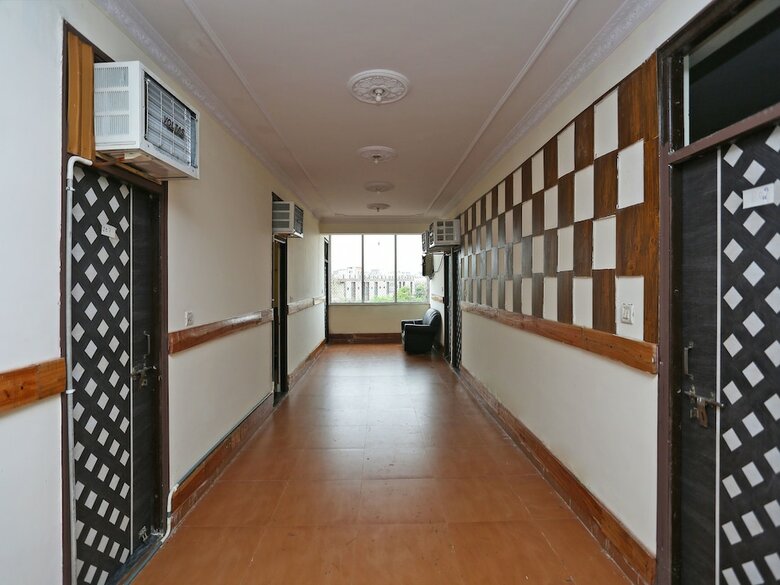 Oyo 15994 Hotel Bullet Inn & Lounge