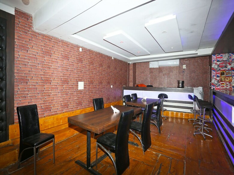 Oyo 15994 Hotel Bullet Inn & Lounge