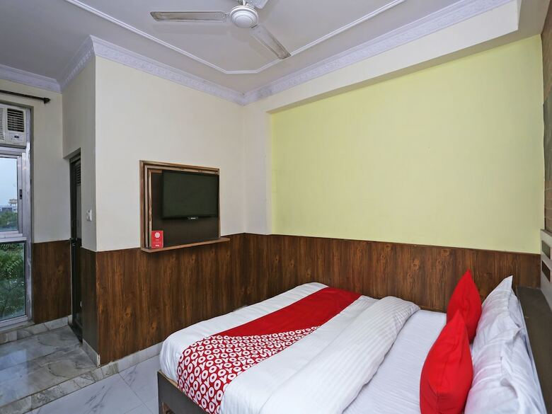 Oyo 15994 Hotel Bullet Inn & Lounge