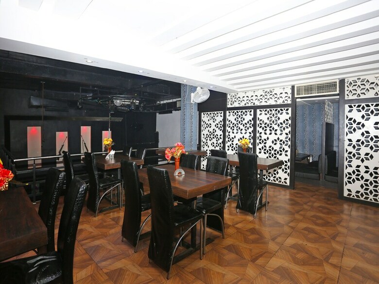 Oyo 15994 Hotel Bullet Inn & Lounge