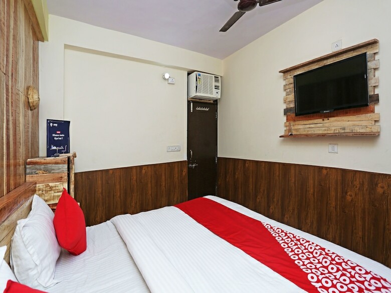 Oyo 15994 Hotel Bullet Inn & Lounge