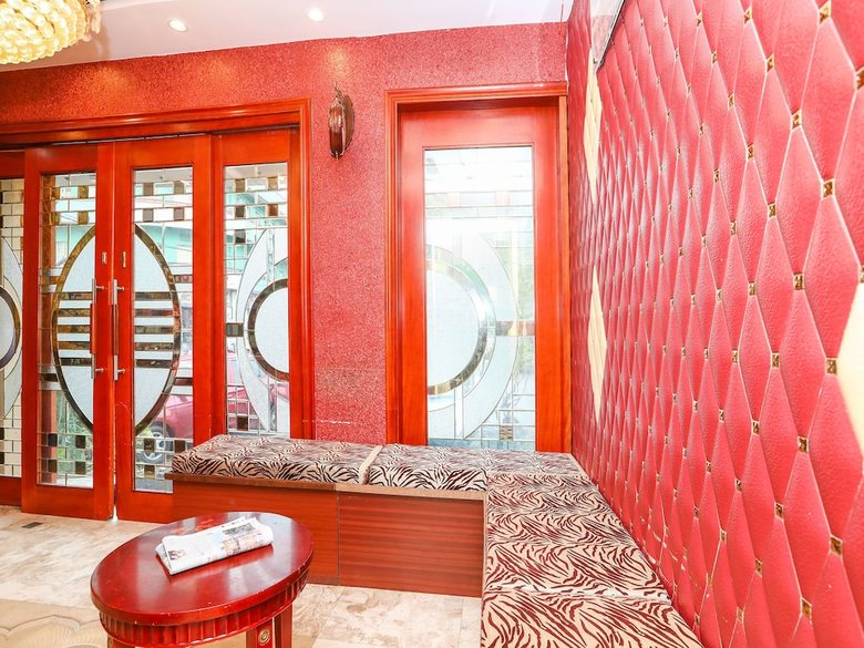 Hotel Oyo 14269 Btc Comforts