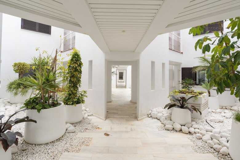 Malagasuite Deluxe Beach & Pool