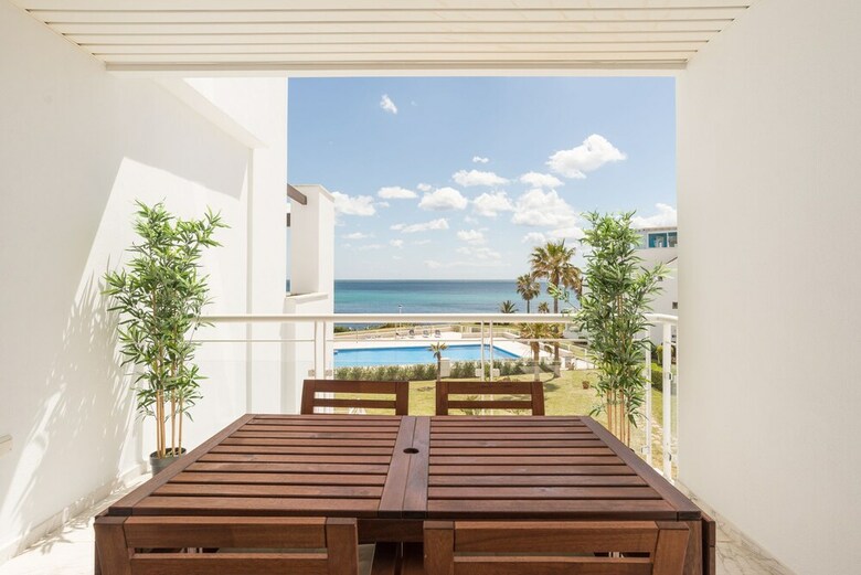 Malagasuite Deluxe Beach & Pool