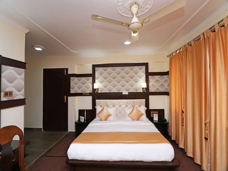 Oyo 22081 Hotel Shree Mazda