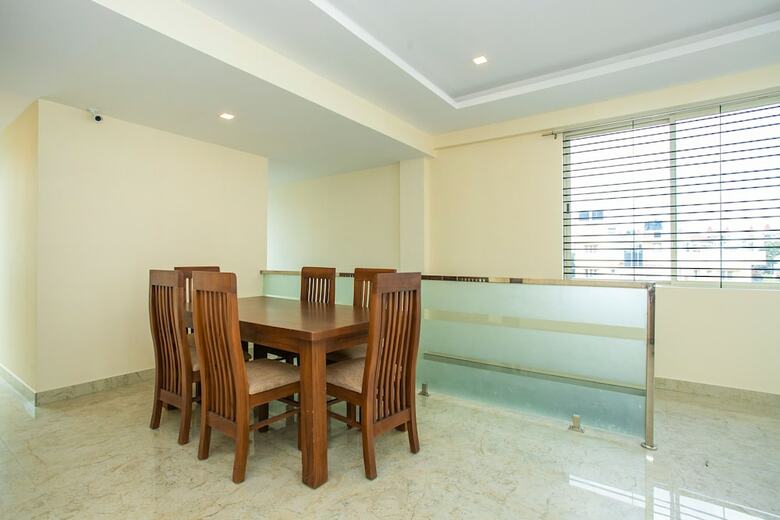 Hotel Oyo 18836 Orchid Suites