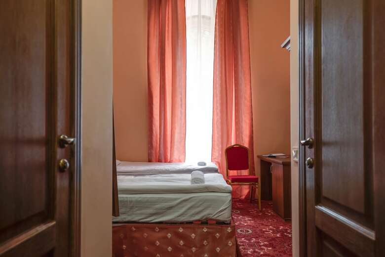 Deluxe Hotel