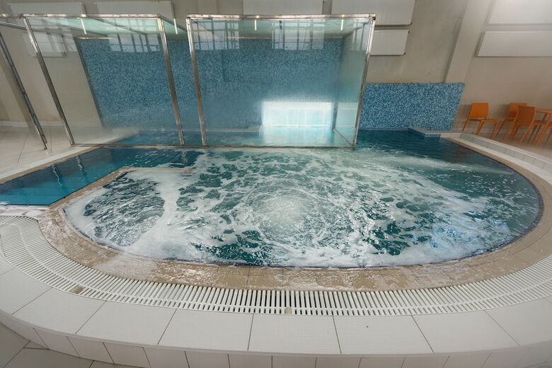 Deluxe Hotel