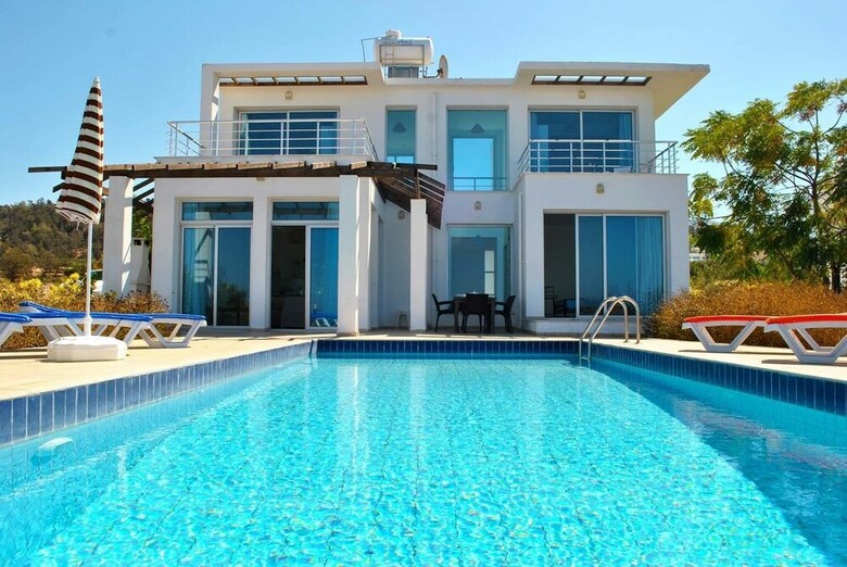 Villa Blue Horizon By Amy Villas