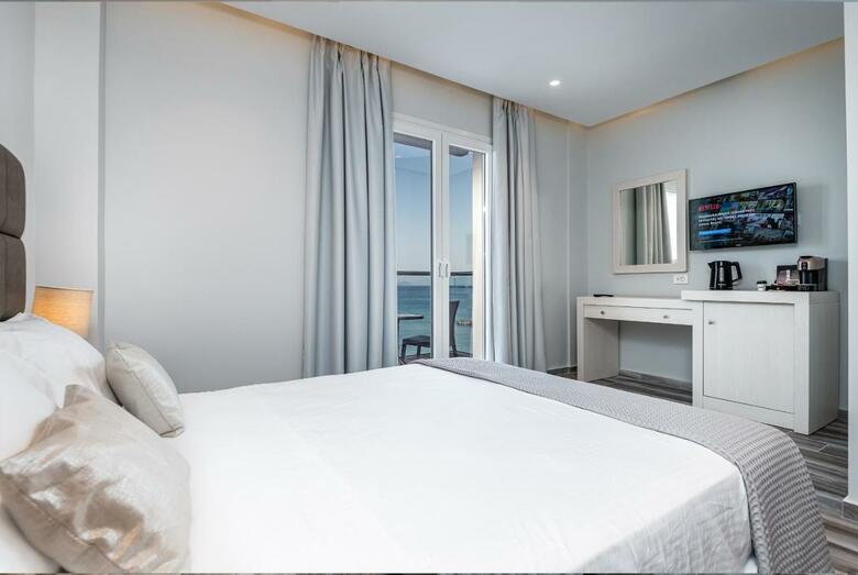 Hotel Kyma Rooms & Suites