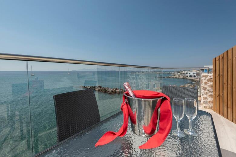Hotel Kyma Rooms & Suites