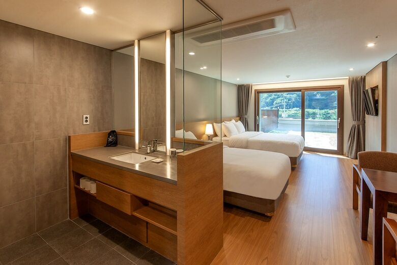Hotel Ramada Resort By Wyndham Mungyeongsaejae