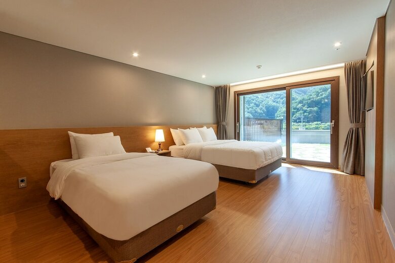 Hotel Ramada Resort By Wyndham Mungyeongsaejae