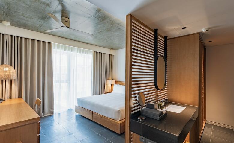 Chicland Hotel
