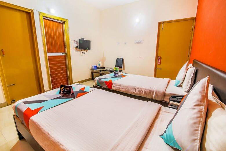 Fabhotel Vibrant Guest House