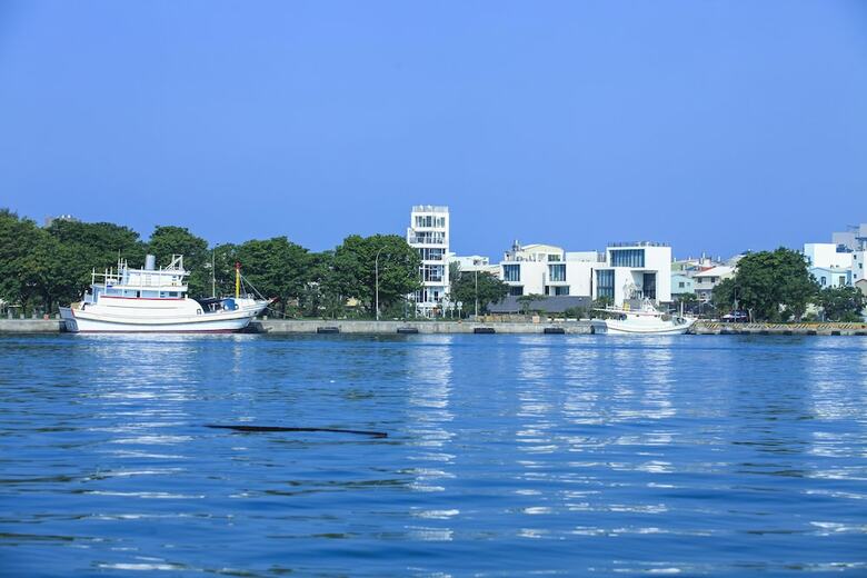 Hotel Admiring Island