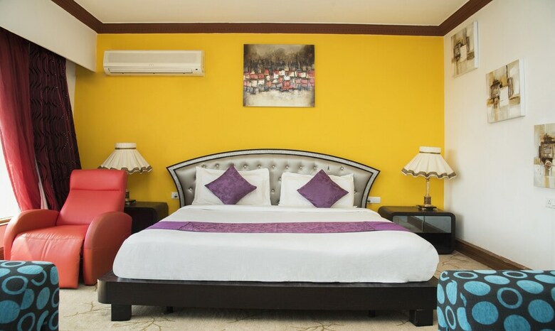 Hotel Treebo Tryst Royal Palm