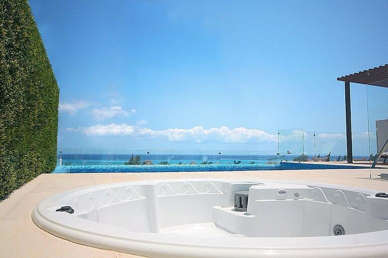 Menesse Beach Apartments