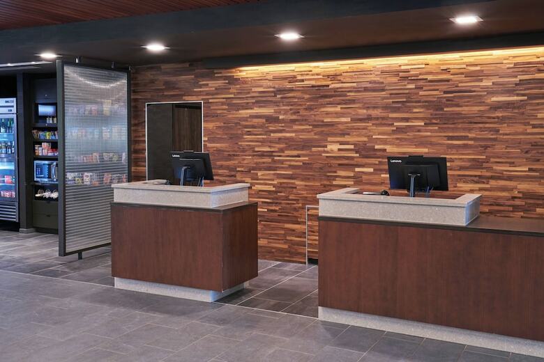 Hotel Courtyard By Marriott Petoskey At Victories Square