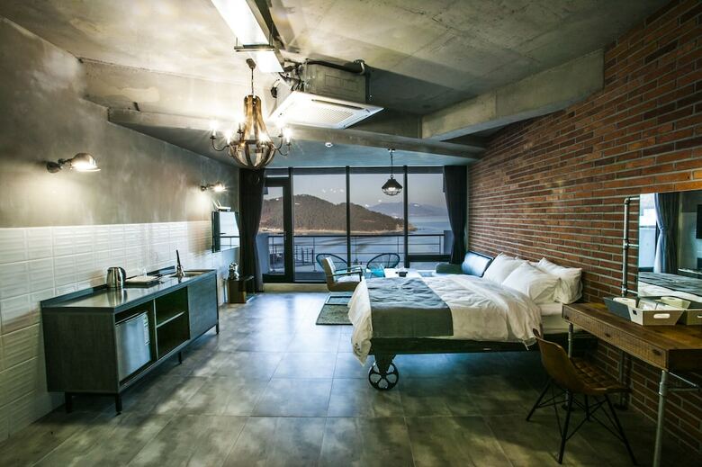 Hotel Yeosoo Art Land