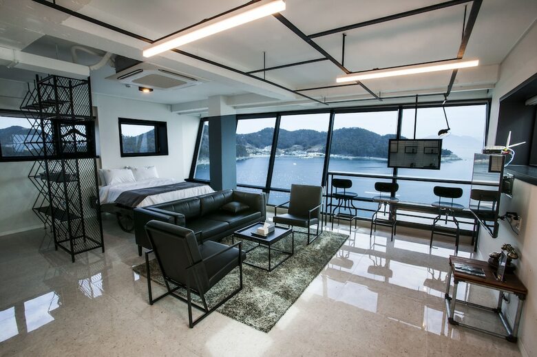 Hotel Yeosoo Art Land