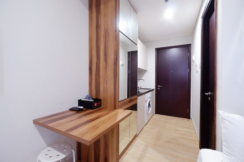 Strategic Location Studio Puri Mansion Apartment