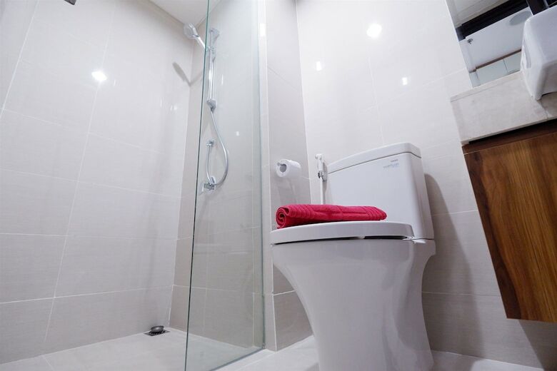 Strategic Location Studio Puri Mansion Apartment