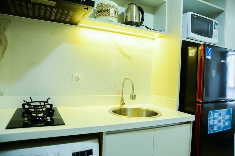 Mahogany Suites Studio Room The Oasis Apartment Cikarang