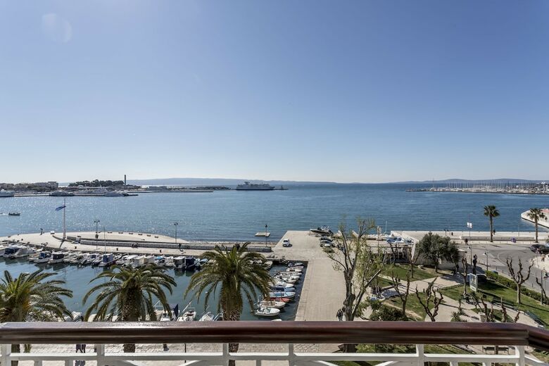 Hotel Seaview Luxury Retreat