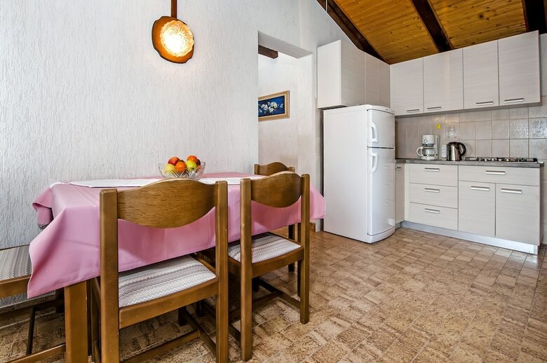Apartment Mirela With Sea View