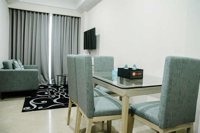 2br Deluxe And Modern Menteng Park Apartment