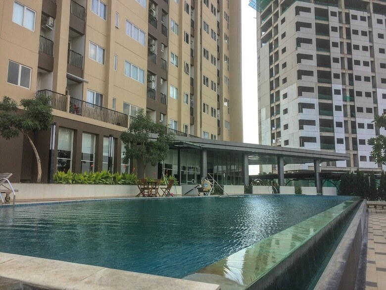 Square Super Studio At The Oasis Apartment