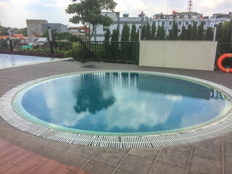 Strategic Studio Apartment The Oasis Near Bekasi