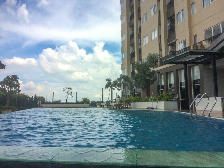 Strategic Studio Apartment The Oasis Near Bekasi