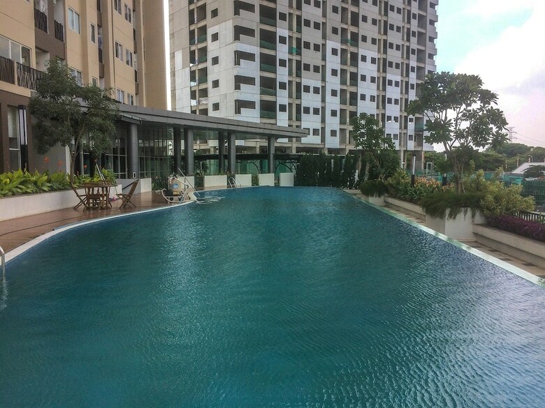 Strategic Studio Apartment The Oasis Near Bekasi