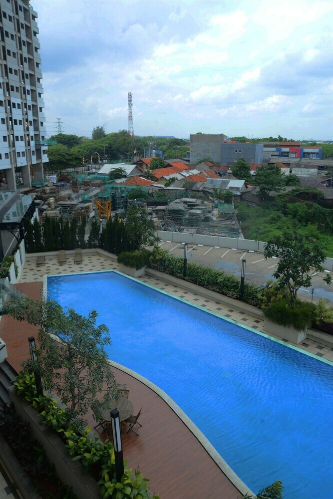 Strategic Studio Apartment The Oasis Near Bekasi