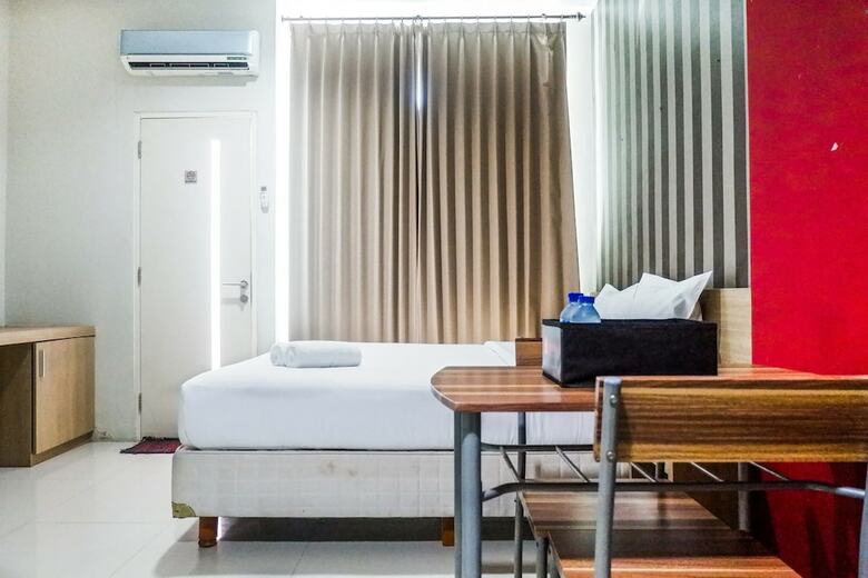 Spacious Studio Room At The Square Apartment