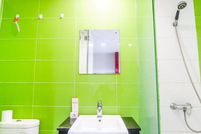 Spacious Studio Room At The Square Apartment