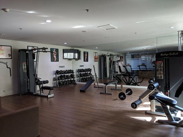 Spacious Studio Room At The Square Apartment