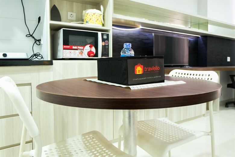 Studio Apartment With Bathtub At Azalea Suites